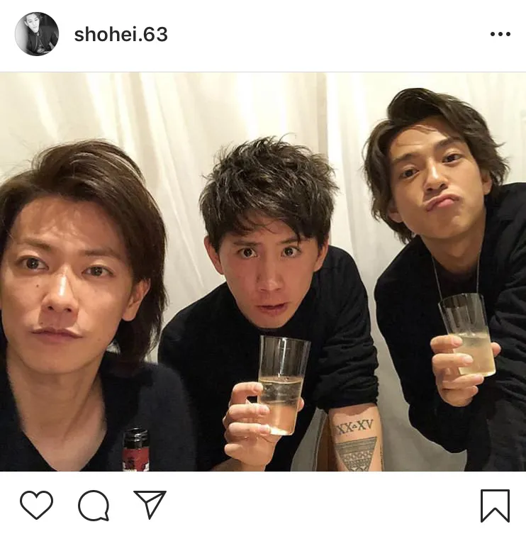 【写真を見る】“顔面偏差値”が高過ぎる…！　プライベートな佐藤健、Taka、三浦翔平のスリーショット