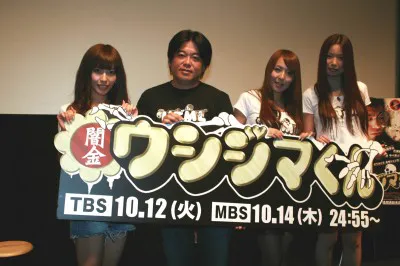 舞台あいさつに出席した横山美雪、堀江貴文、希崎ジェシカ、かすみりさ（写真左から）