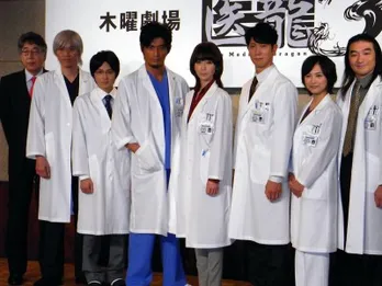 朝田龍太郎役の坂口憲二が屋上で半裸に!?