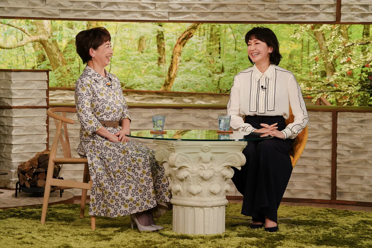 「サワコの朝」(TBS系)で共演した阿川佐和子(左)と賀来千香子(右)