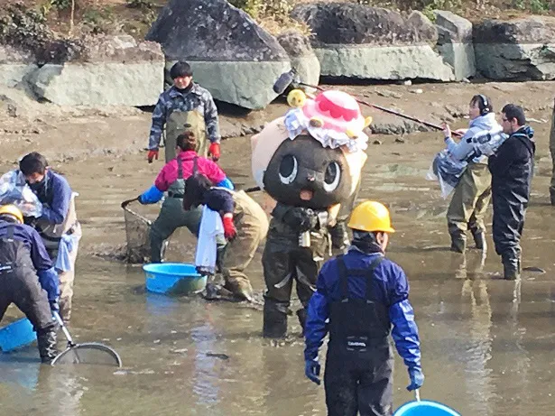 【写真を見る】そんなに泥だらけで大丈夫か!?　ちぃたん☆がまた体張り過ぎる