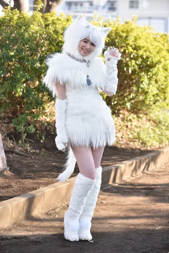 飯豊まりえ「運命と縁を感じた」お嬢様ネコの全身カット解禁! 衝撃のキュートさ