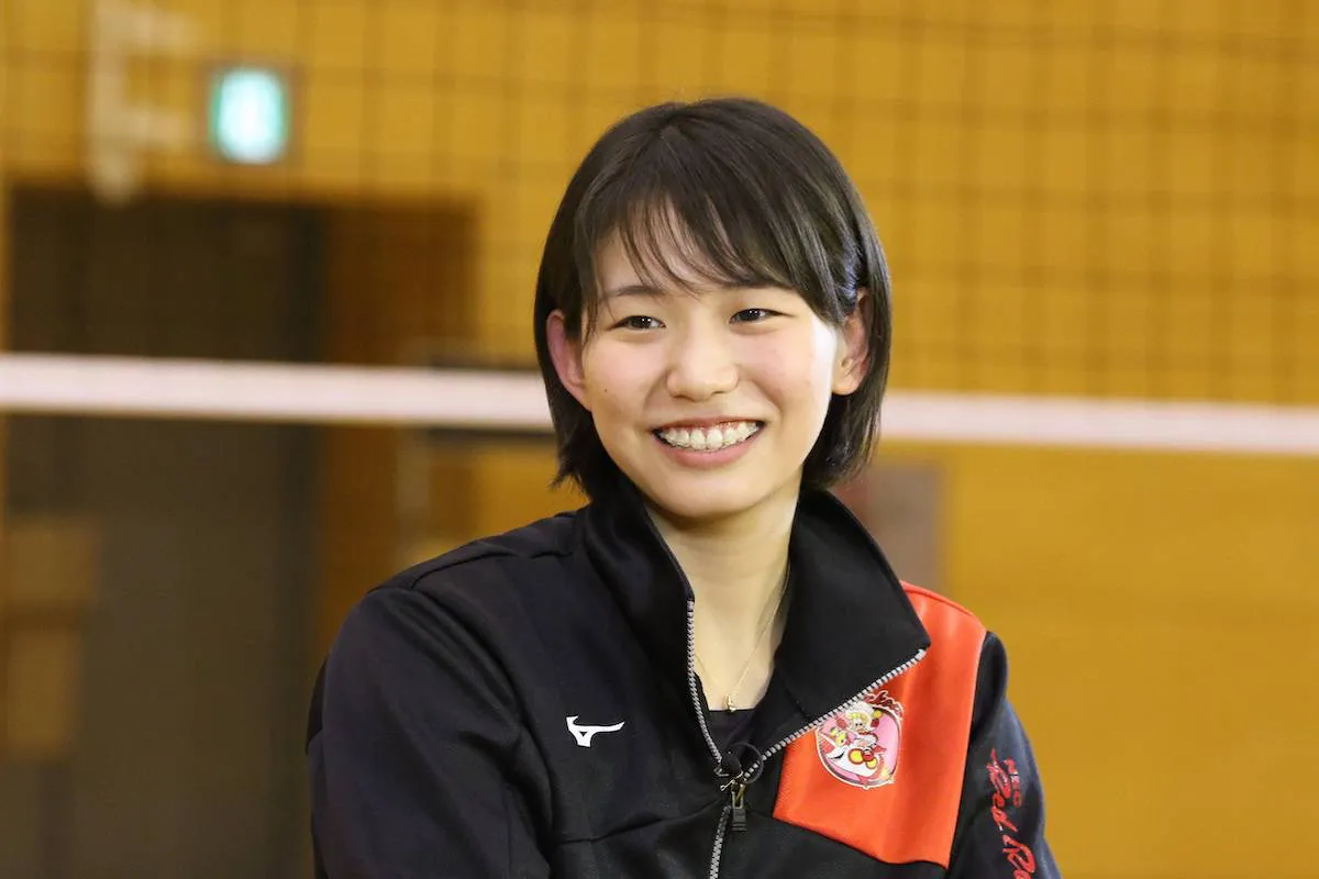 【写真を見る】バレーボール日本代表・古賀紗理那選手との対談では、時速100キロ超えとも言われるスパイクが！