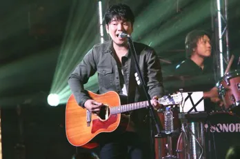 30歳を迎えた秦 基博が生放送で新アルバムの曲を披露! 本番後のインタビューで今後の抱負を語る