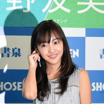 板野友美が白石麻衣と初対面! 鈴木愛理との3ショットに「奇跡すぎる」とファン歓喜