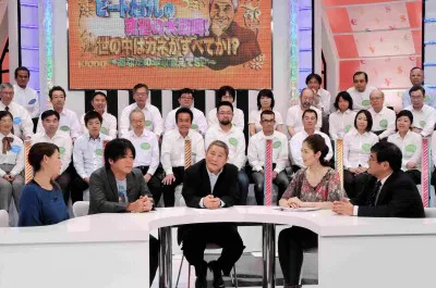 日本の平均給与の実態を聞く（写真左から）友近、堀江氏、たけし、小島慶子、森永卓郎氏