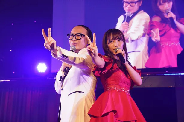 松村香織の卒業コンサートの夜の部で、SKE48加入以前からの仲のトレンディエンジェル・たかしとデュエット曲を披露