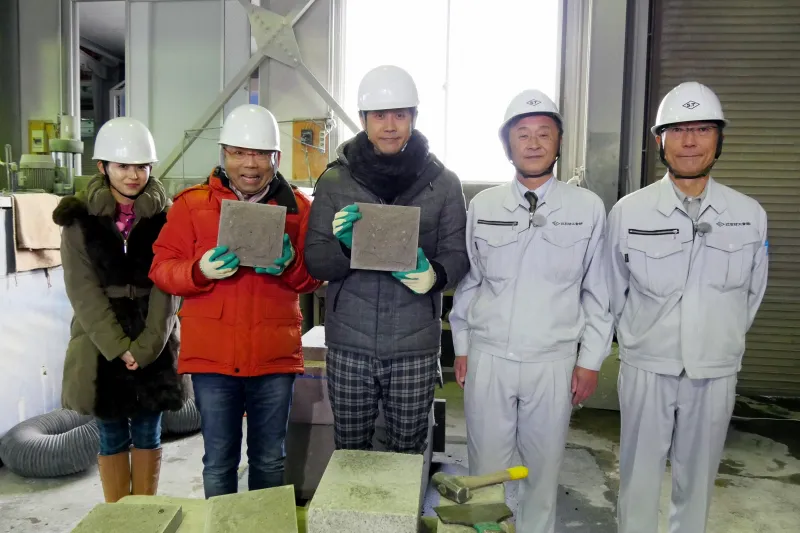 YOYO’Sが札幌軟石の加工作業に挑戦する