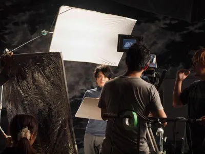 西島隆弘は、撮影の合間にもカメラマンやスタッフと気さくに話していたそうで、終始笑顔だったという