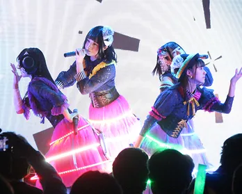 昼は美少女、そして夜は…アイドルが見せる二面性！【フォト SP】