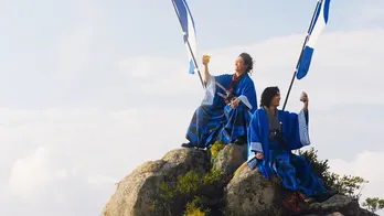 稲垣吾郎&香取慎吾出演の新CM2篇が公開!「今までの撮影で一番飲みましたね」