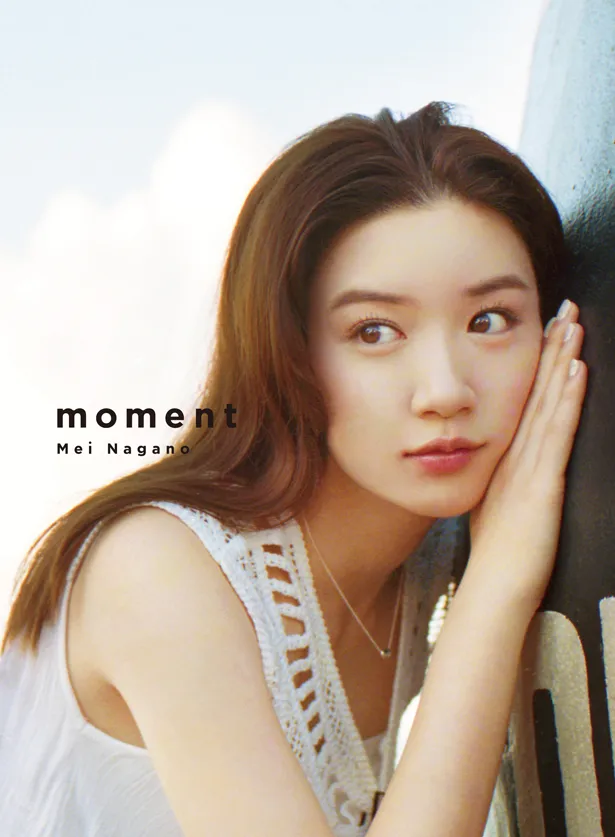 3月5日(火)発売の永野芽郁1st写真集「moment」の表紙