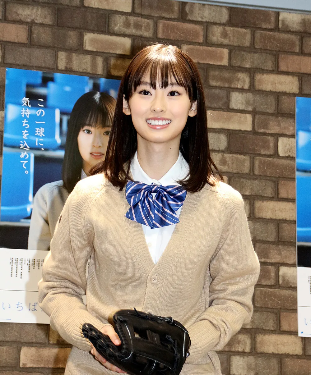 キャッチボールを終え、ホッとした表情を見せる井本彩花