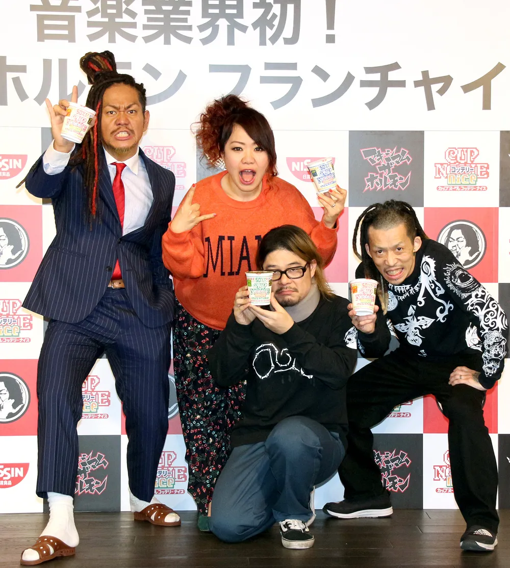記者会見に登壇したマキシマム ザ ホルモンのマキシマムザ亮君、ナヲ、ダイスケはん、上ちゃん(写真左から)