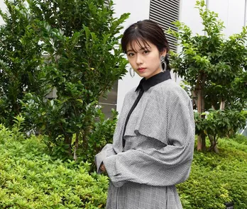 小芝風花、何とも言えない表情の“セクシー”オフショットに大反響「最高じゃないか!!笑」