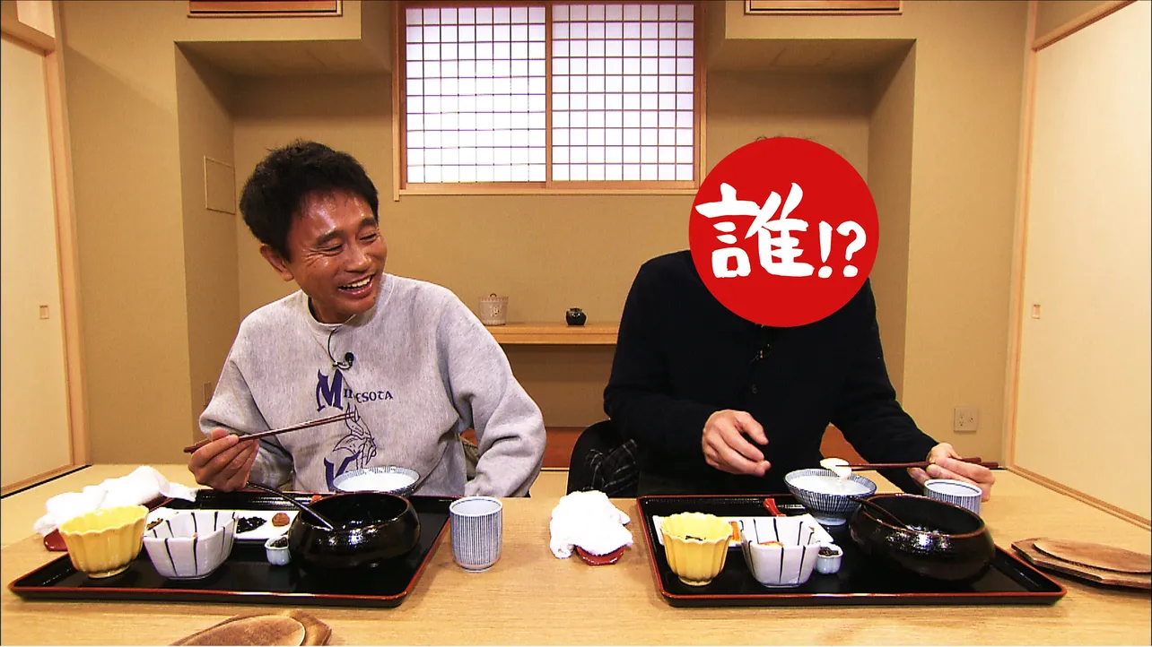 浜田が精進料理の食べ方を学ぶ
