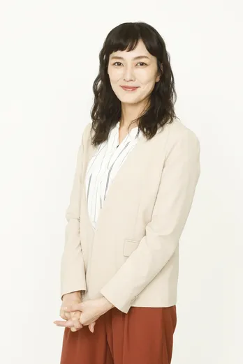 板谷由夏「小脇に抱えて持って帰りたい(笑)」主演・杉咲花にメロメロ!<アタル連載(7)>