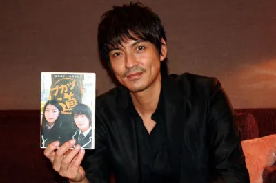 本作「パシュっとな！」で初監督に挑戦した沢村一樹