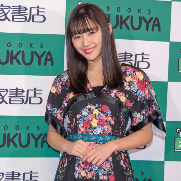 浅川梨奈1stトレカ発売イベントより