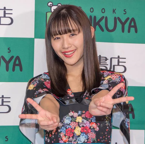 浅川梨奈1stトレカ発売イベントより