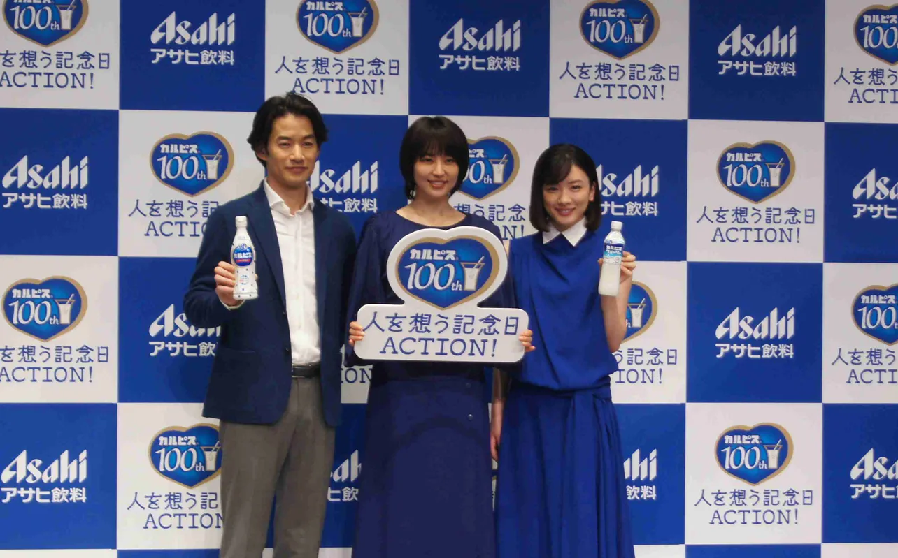「カルピス」ブランドの新TVCMシリーズに出演する竹野内豊、長澤まさみ、永野芽郁(写真左から)