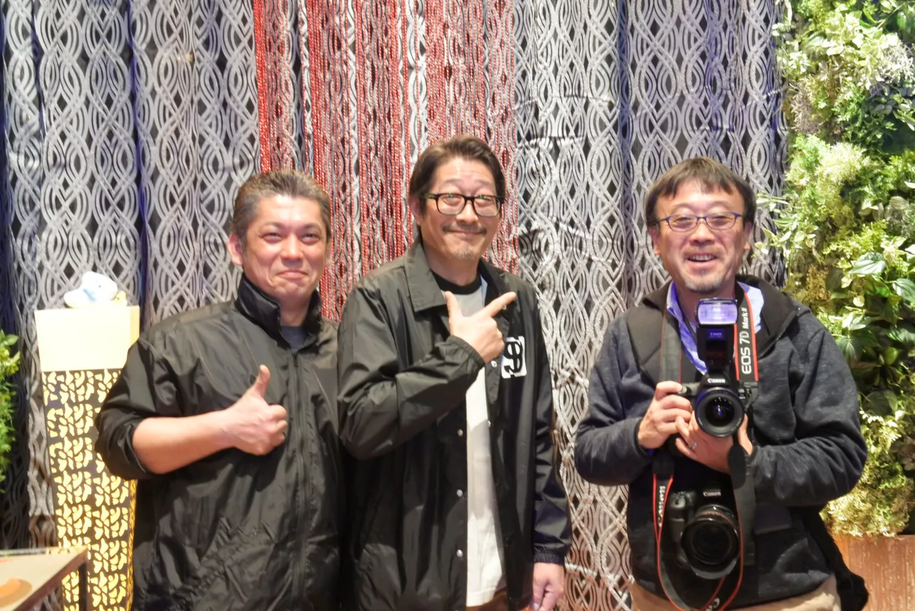 【写真を見る】スタッフとして参加している元野猿の飯塚生臣さん、平山晃哉さん、半田一道さん(写真左から)