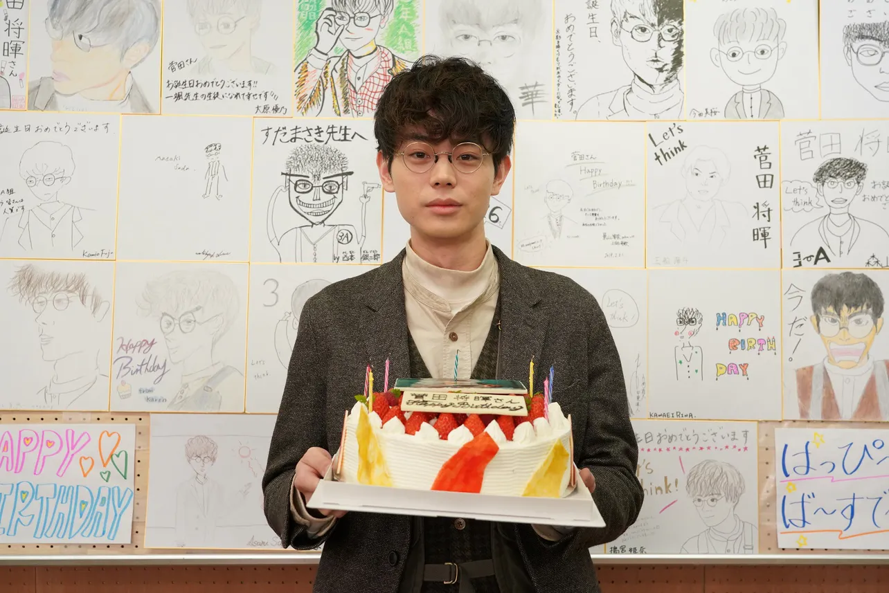 「3年A組―今から皆さんは、人質です―」で主演を務める菅田将暉の誕生日をサプライズで祝福！