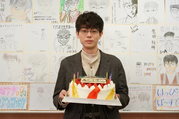 菅田将暉26歳の誕生日を 3年a組 生徒たちがサプライズ祝福 ハッピーバースデーブッキー 1 2 Webザテレビジョン