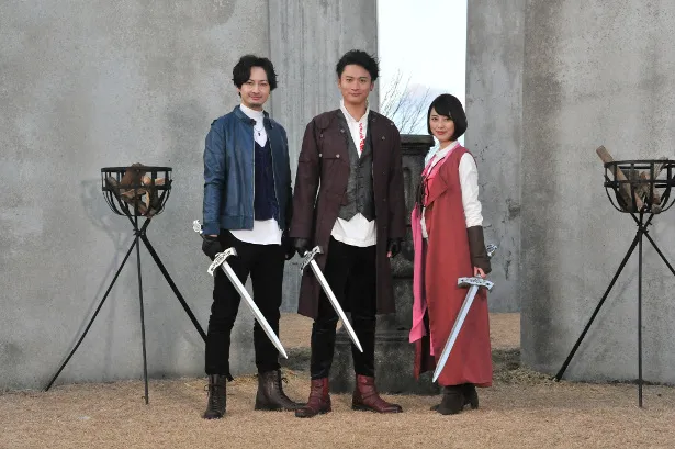 渋江譲二、黄川田将也、沢井美優(写真左から)が騎士竜戦隊リュウソウジャーに出演する