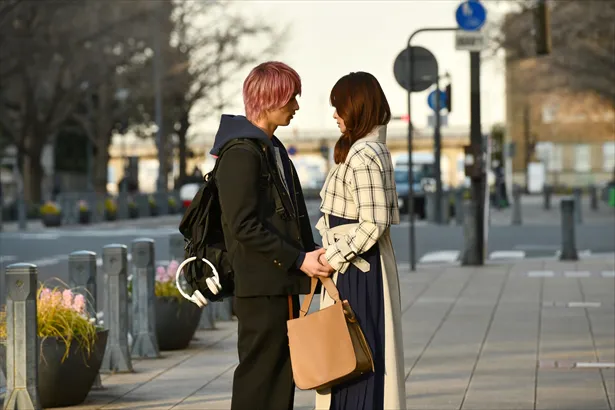 【写真を見る】優しく見つめ合う順子(深田恭子)とユリユリ(横浜流星)…。二人の間に何が!?