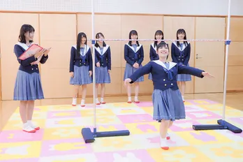 体が柔らかいメンバーは? STU48メンバーがリンボーダンスに挑戦!