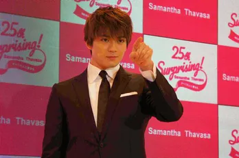 フォーマルに決めた新田真剣佑「またどんどんコラボしていけたら」