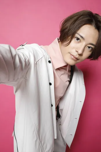 “メガネ王子”塩野瑛久「（片寄）涼太は男気のある優しい男」【プリレジェ連載】