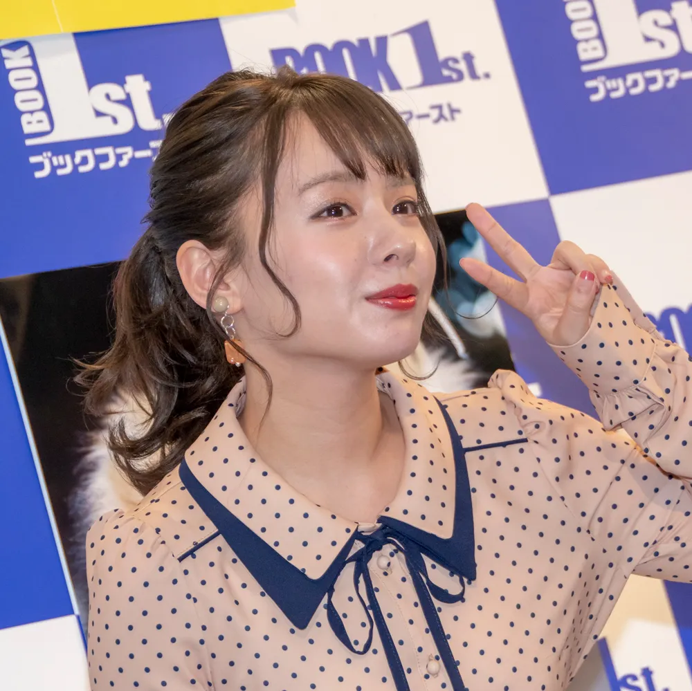 『山田菜々カレンダーブック 2019.04-2020.03』(ワニブックス)発売イベントより