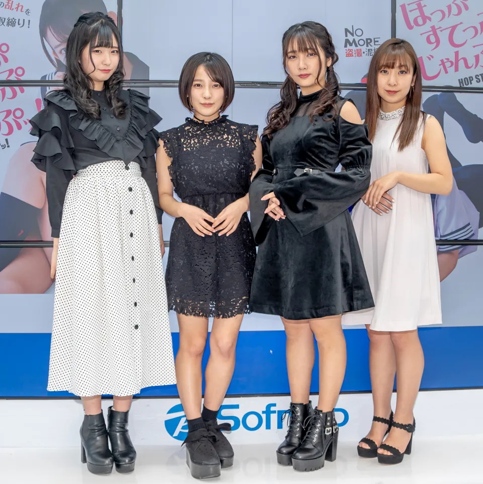 DVD発売イベントに登壇した谷口彩菜、天木じゅん、水沢柚乃、板野成美