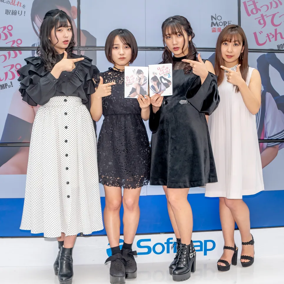 DVD発売イベントに登壇した谷口彩菜、天木じゅん、水沢柚乃、板野成美