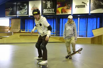 村上信五がスケートボードに初挑戦！ 高度な技に「これは絶対無理！」