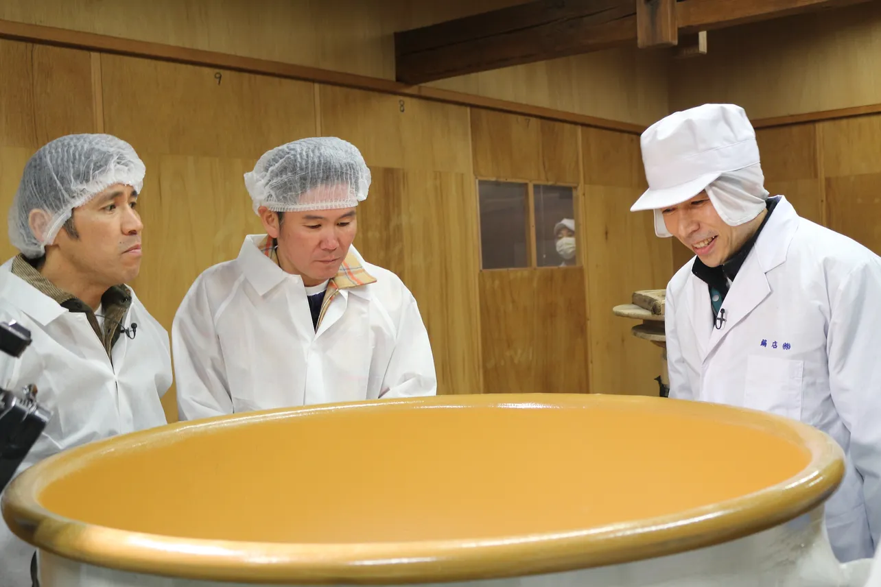 【写真を見る】第1回放送では全国でも珍しい発酵製品が集まる道の駅「発酵の里こうざき」など千葉の名所を訪ねる