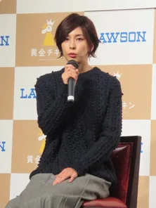 竹内結子、意外な時間の使い方を告白「だいたい台所でお酒を飲んでいる」