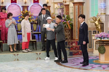 中居正広がジャージ＆キャップ姿で「行列」に緊急出演！『顔まで出るとお金がかかるよ』