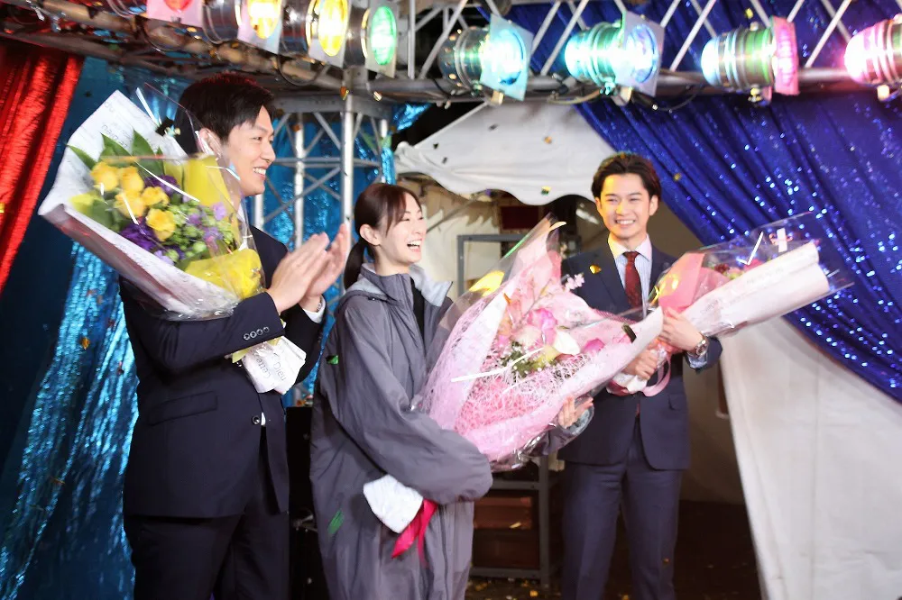 北川景子、工藤阿須加、千葉雄大の3人がそろって笑顔というのはドラマ中にはない貴重な一瞬