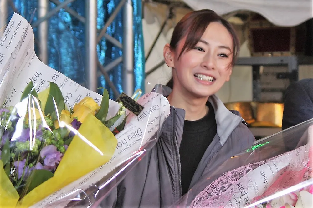 北川景子＆工藤阿須加＆千葉雄大、最高の笑顔で「家売るオンナ―」撮了！＜徹底現場リポ＞ | WEBザテレビジョン