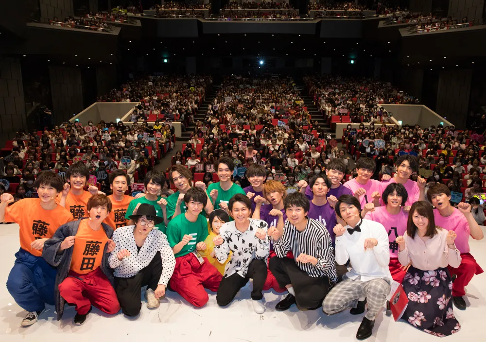 【写真を見る】“猫ひた”3周年記念イベントは、イケメン俳優20人が一堂に会し、大いに盛り上がった