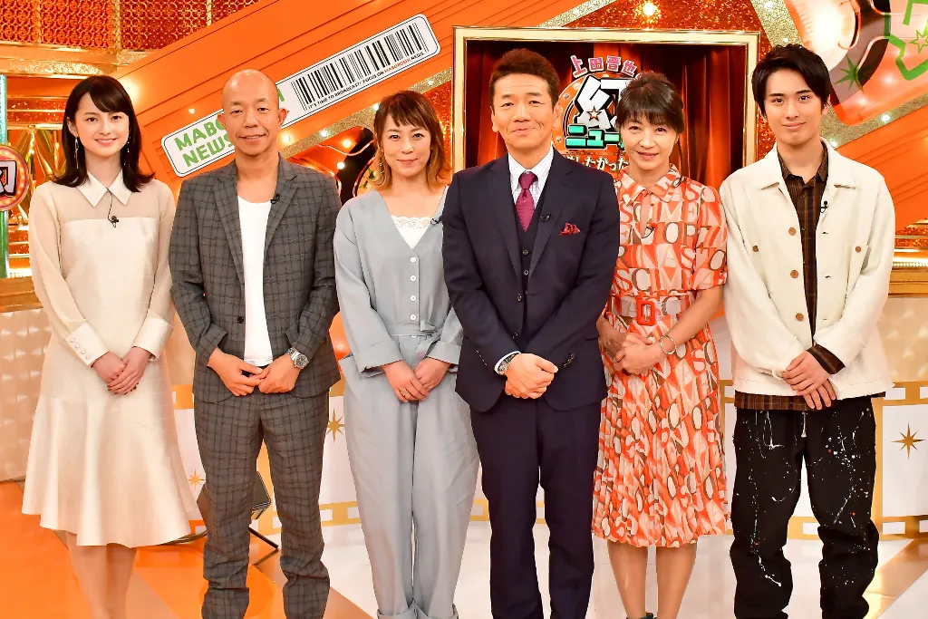 (左から)山本恵里伽TBSアナウンサー、小峠英二、佐藤仁美、上田晋也、 田中美佐子、村田琳