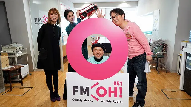 FM OH!「LOVE FLAP」生放送を終えて谷口キヨコと記念撮影