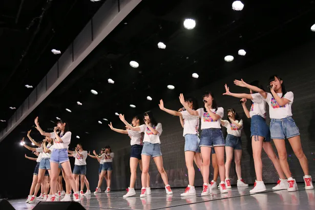 NGT48劇場でのNGT48研究生「『PARTYが始まるよ』～研究生の息吹を感じて！～」公演の様子(1)