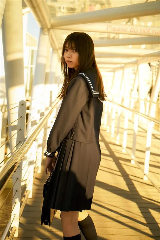 画像・写真 ＜欅坂46＞小林由依、話題の写真集より水着・制服