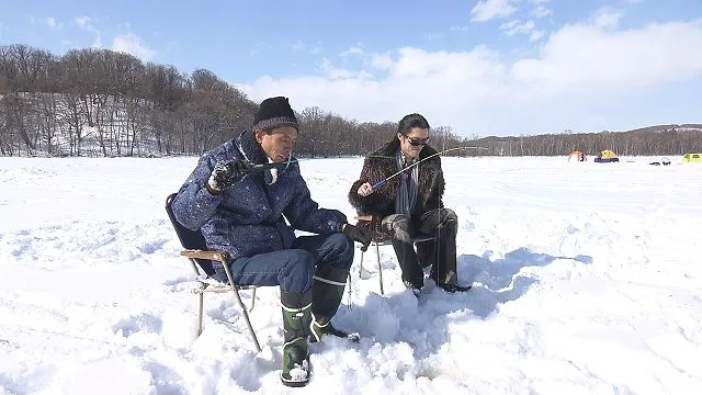 北海道・知床で流氷の天使“クリオネ”を探す稗田さんと直也