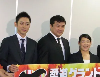 「柔道グランドスラム東京2010」の記者会見に登場した小泉孝太郎、吉田秀彦、谷本歩実（写真左から）