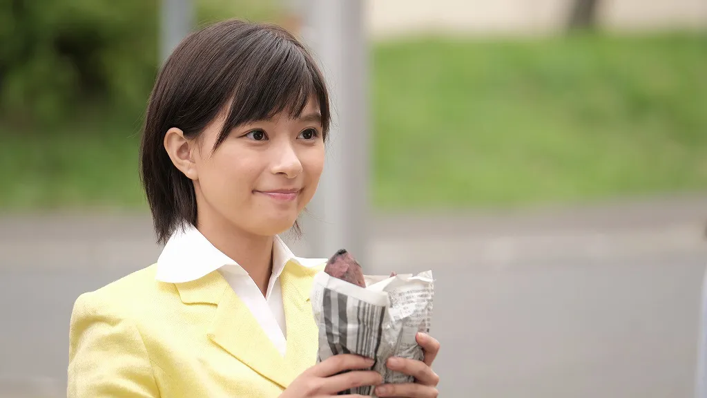 芳根京子は焼き芋を持つ姿もキュート